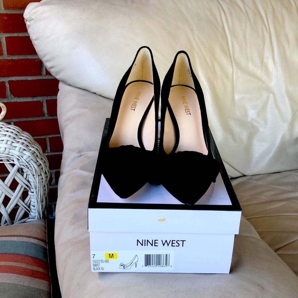 NEW in BOX NINE WEST BLACK SUEDE BOWED HEEL